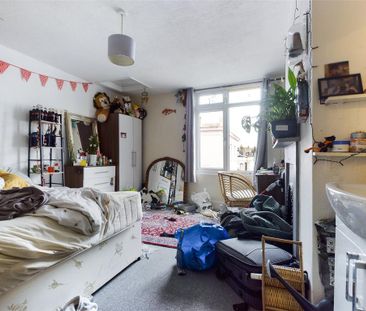 6 bedroom house to rent - Photo 2