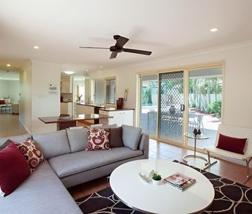 Spacious 5 Bedroom Family Home - Photo 1