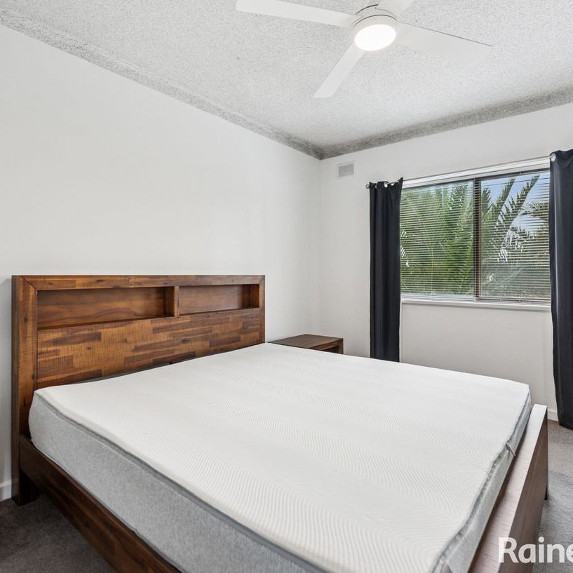 Furnished 2 Bedroom Beauty! - Photo 1