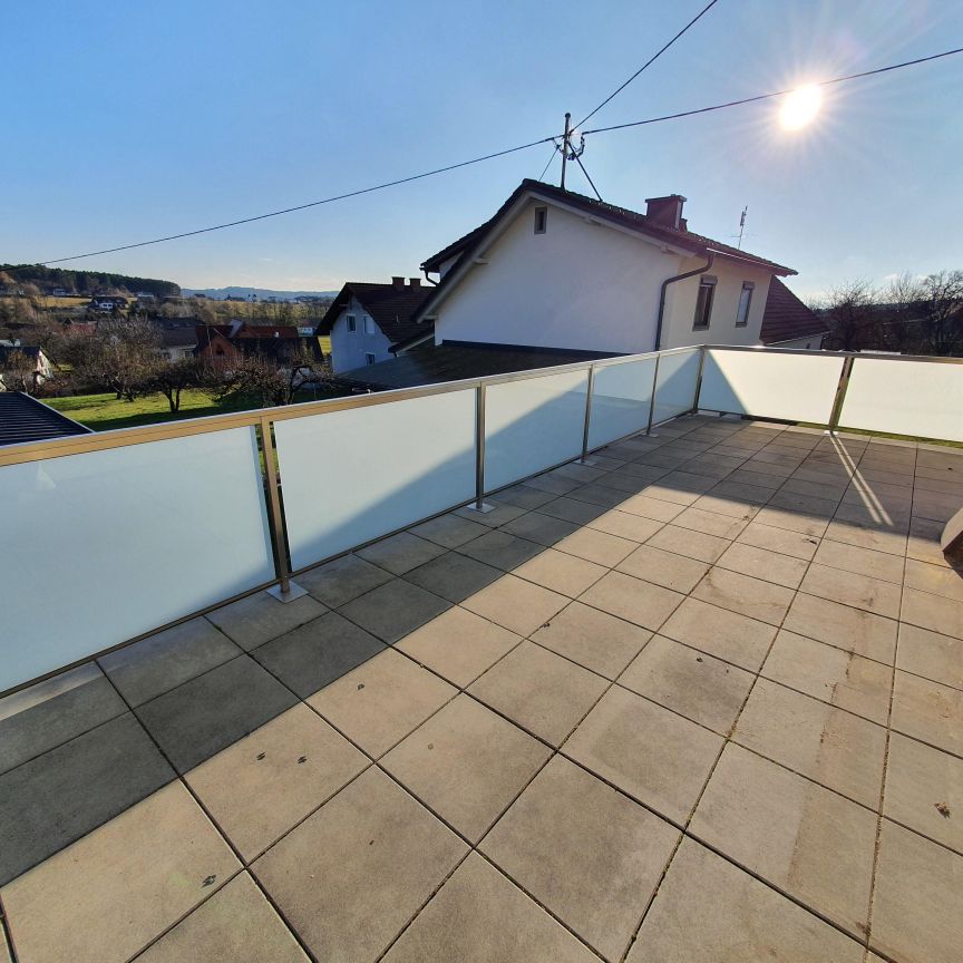 Wohnung mit großzügiger Terrasse und moderner Ausstattung - Photo 1