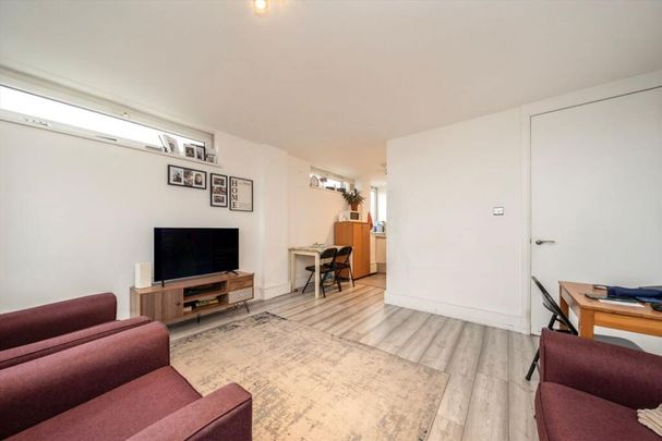 2 Bed Flat, Chillingford House, SW17 - Photo 1