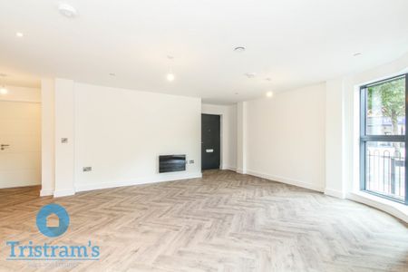 3 bed Apartment for Rent - Photo 4
