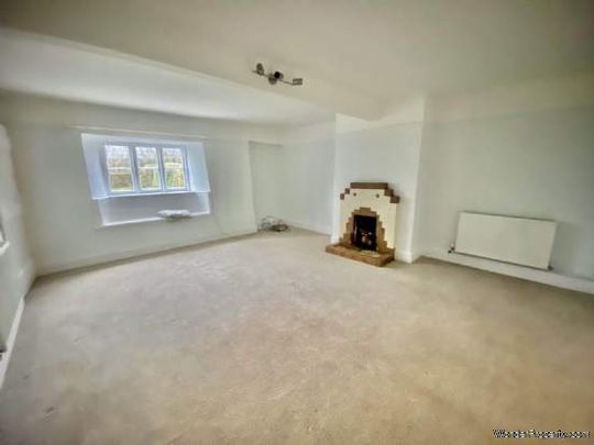 4 bedroom property to rent in Yeovil - Photo 1