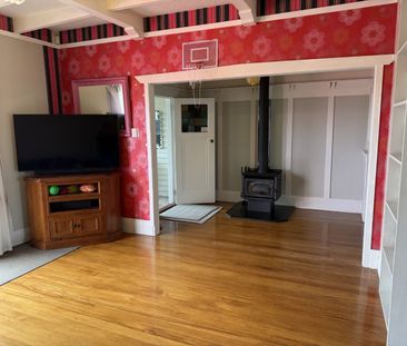 Step inside this beautifully presented 1930s three-bedroom, one-bat... - Photo 1