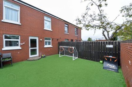 39 Loughlea, Belfast, BT5 4PA - Photo 4