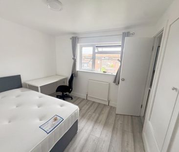 Room in a Shared House, Stothard Road, BS7 - Photo 3