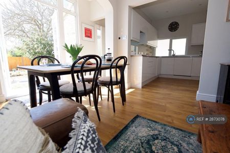 1 bedroom in a house share to rent - Photo 4