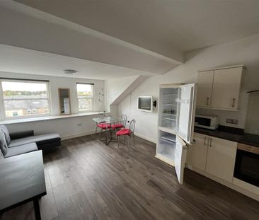 4 bedroom private hall to rent - Photo 1