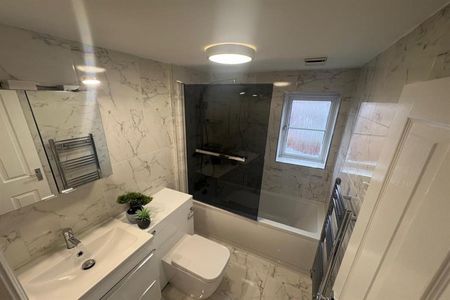 4 Bedroom Detached To Let - Photo 4