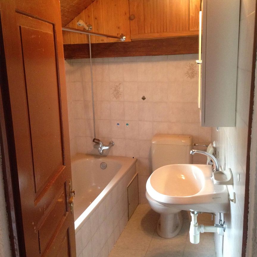 einfache 3-Zimmer-Maisonette-Wohnung in Haushälfte im Altdorf Felsberg - Photo 1