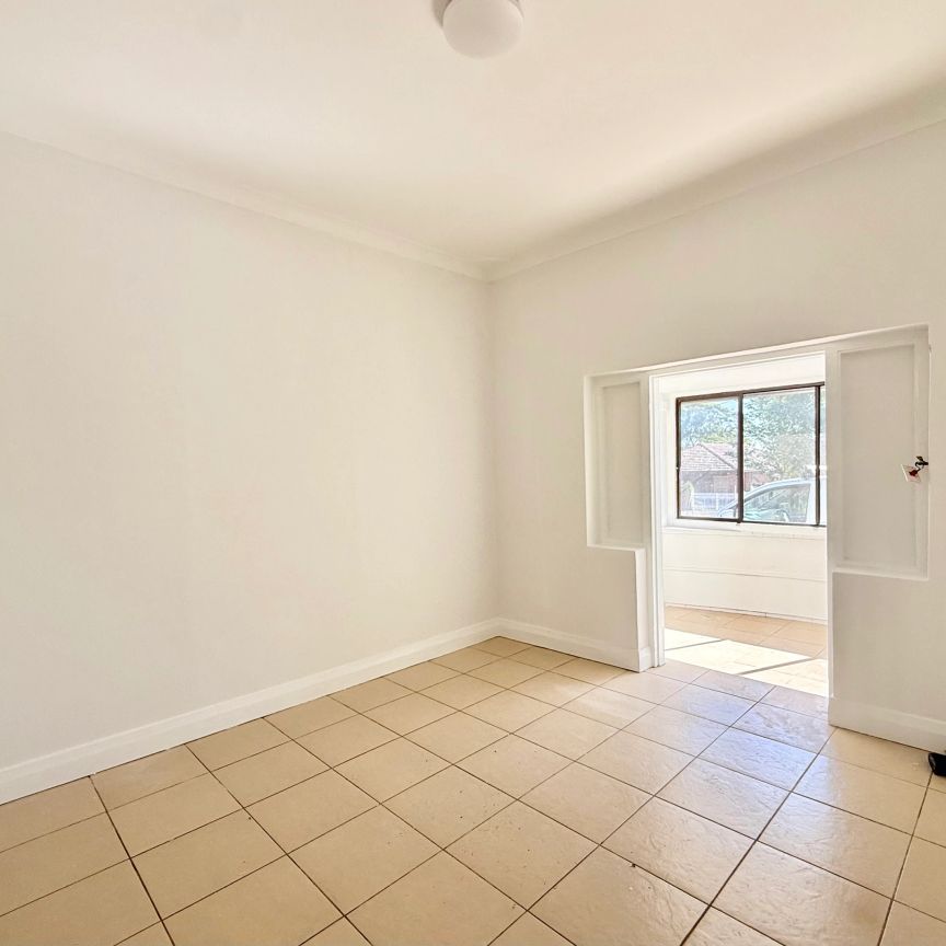 Neat 1 Bedroom Flat in Convenient Punchbowl Location - Photo 1
