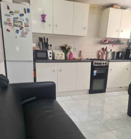 1 bedroom in a house share to rent - Photo 4