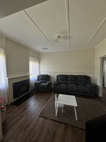 Cosy three bedroom home - Photo 4