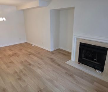 For Lease - 1296 Valerie Crescent, Oakville, Ontario - Photo 2