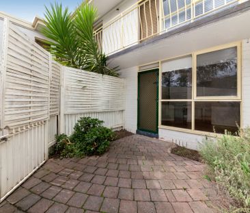 Two courtyards!!! - Photo 3