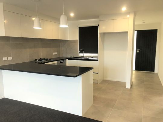 Exquisite, near new, three-bedroom residence your new home. - Photo 1