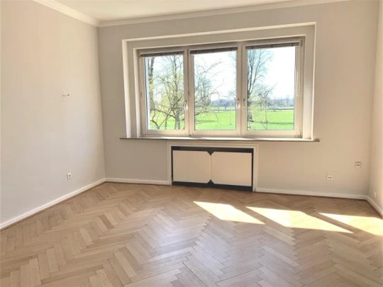 Sonnige 2,5-3 Zimmer Stadtwohnung mit Loggia an der unverbauten Rheinfront für Single/Pärchen - Foto 1