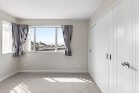 Brand new family home in One Tree Hill - Photo 4