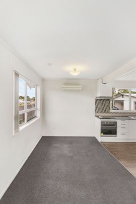 Three bedroom home in Manurewa! - Photo 1