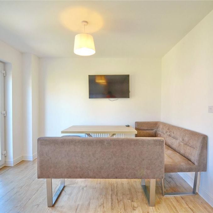 6 bedroom semi-detached house to rent - Photo 1