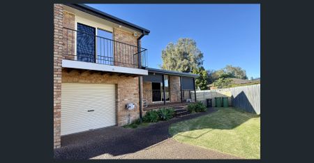 2 Bedroom Duplex in Great Location! - Photo 3