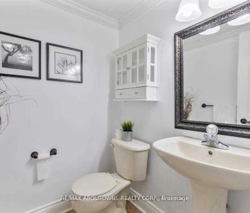 Detached Home For Lease | W9245835 - Photo 5