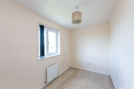 4 bedroom detached house to rent - Photo 4