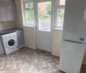 Room in a Shared House, Addison Close, M13 - Photo 5