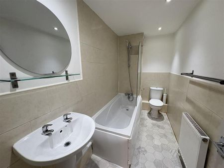 1 bedroom in a house share to rent - Photo 5