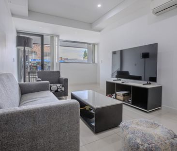 Two-storey apartment with one bedroom and study - Photo 2