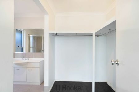 SPACIOUS FAMILY HOME!!! - Photo 3