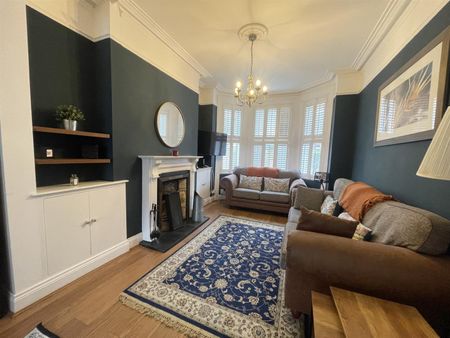 12 Adelaide Avenue, Lisburn Road, - Photo 2