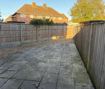 2 bedroom end of terrace house to rent - Photo 2