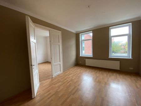 Moderne 4-Zimmer-Wohnung mit großem Balkon in zentraler Lage! - Photo 2