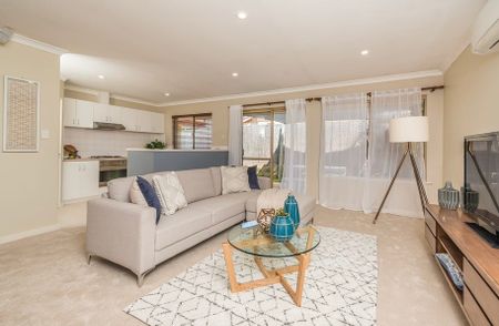 Charming 3-Bedroom Home! - Photo 3