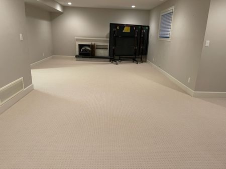 Lovely, Large Studio in the Area of Elgin's Forest Ridge - Photo 4