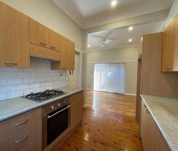 3 Bedroom Duplex in Prime Kingsford Location - Photo 2