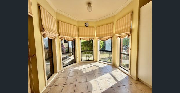 Immaculate cottage in a great location. - Photo 1