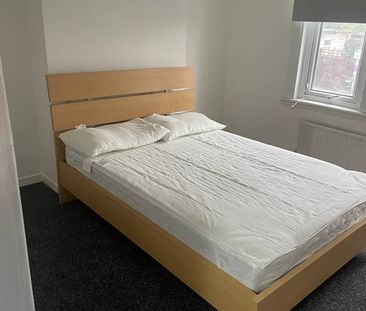 Room in a Shared House, The Drive, CR7 - Photo 5
