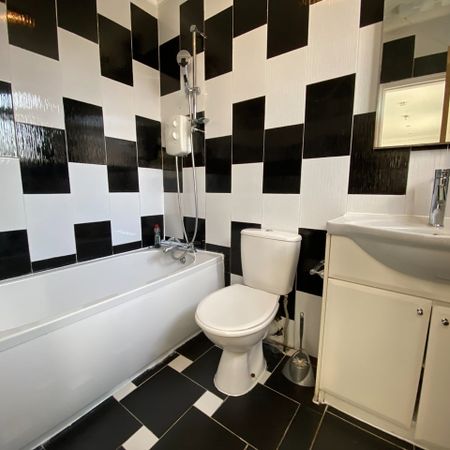 1 Bed Flat, Fleetwood Road, NW10 - Photo 4