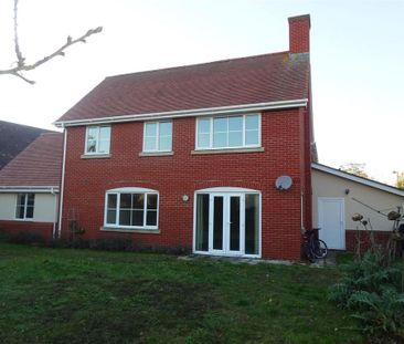 4 bedroom detached house to rent - Photo 3