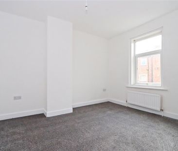 2 bedroom end of terrace house to rent - Photo 4