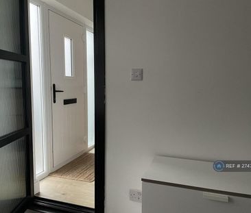 1 bedroom in a house share to rent - Photo 6