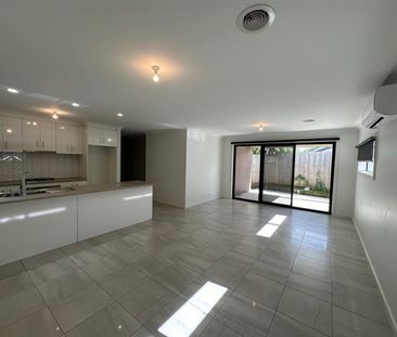 Three bedroom beauty - Photo 1