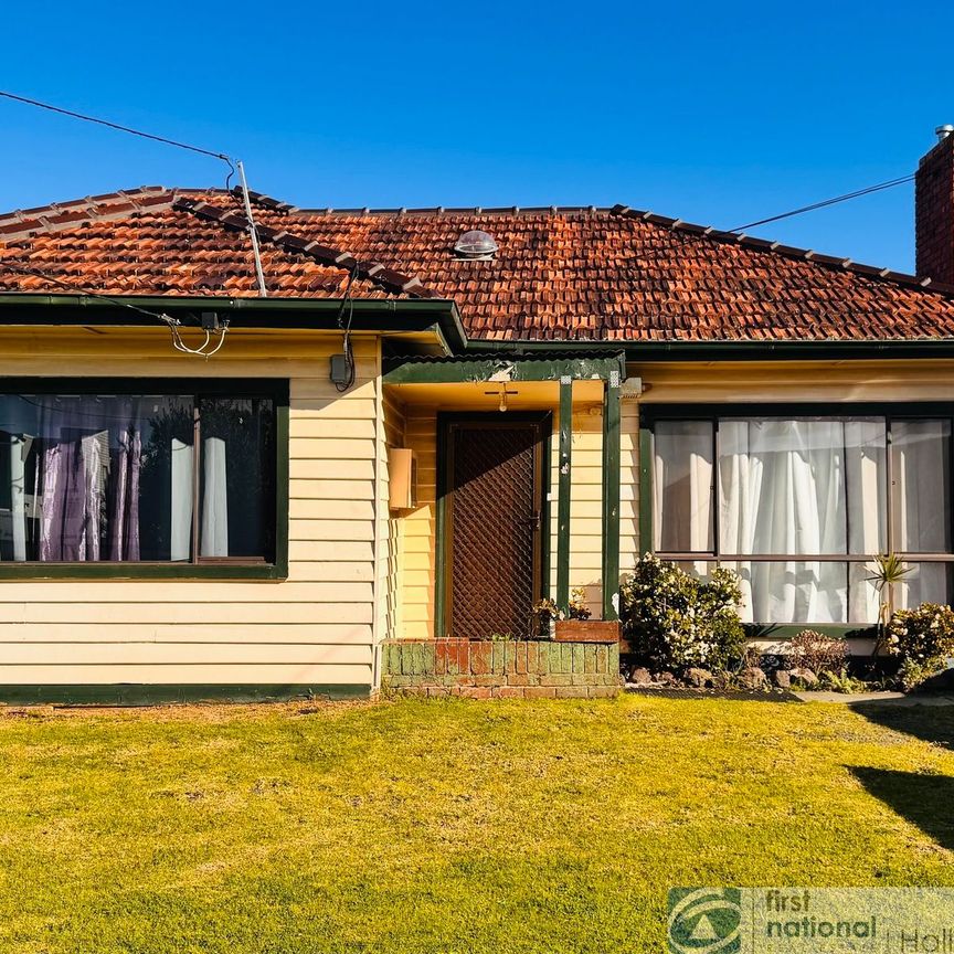Prime Location Family Home - Photo 1