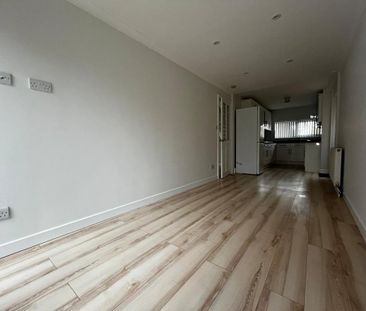 3 bedroom detached house to rent - Photo 3