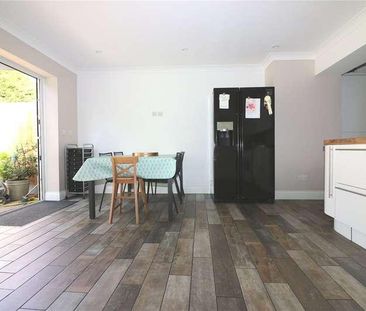 Wakering Road, Shoeburyness, Southend On Sea, Essex, SS3 - Photo 3