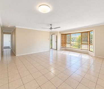 NEAT FAMILY HOME IN QUIET CRESTMEAD CUL-DE-SAC - Photo 1
