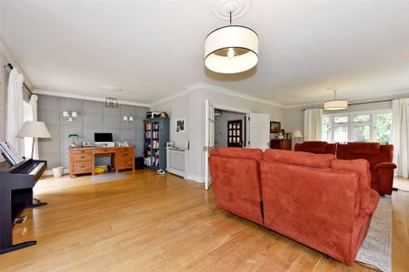 6 bedroom detached house to rent - Photo 3