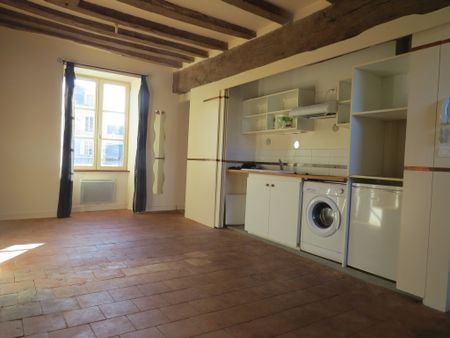 Location Appartement 2 pièces 33m² SABLE SUR SARTHE 72300 - Photo 2